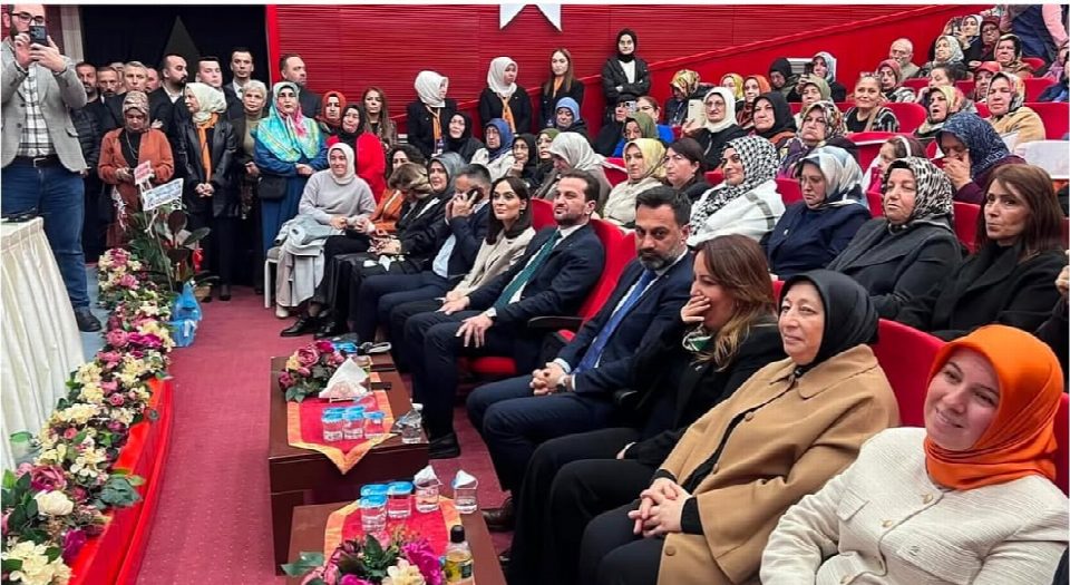 AK Parti 7. kadın kolları kongresi coşkuyla gerçekleşti, Elif Serdar güven tazeledi