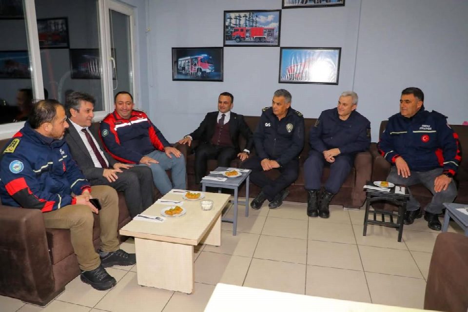 Fedakarca çalışan kamu personeli ile 2025'e merhaba