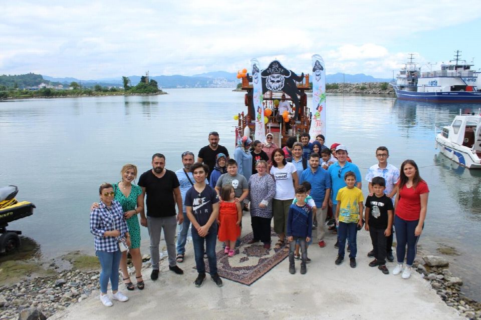 Özel çocuklar tekne gezisinde moral buldular
