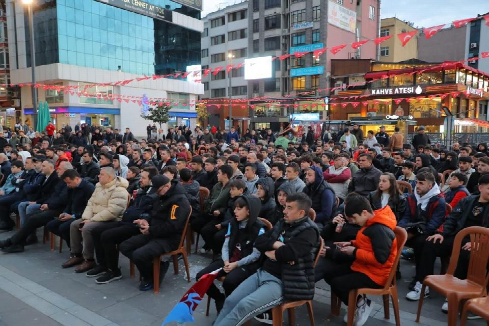 Fatsa'da Final Coşkusu Cumhuriyet Meydanı’nda yaşandı