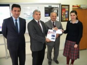 Kaymakam Atmaca Kazandığı Ödülünü Öğrenciye Verdi