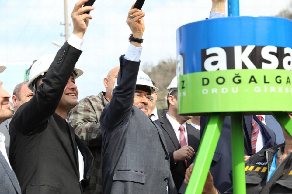 MEŞALELER YAKILDI, FATSA OSB DOĞAL GAZA KAVUŞTU