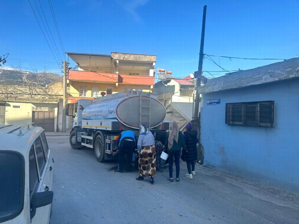 Depremzedelerin temiz su ihtiyacı karşılanıyor...