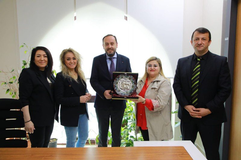Okul Aile Birliğinden belediye birim müdürlerine plaketli teşekkür