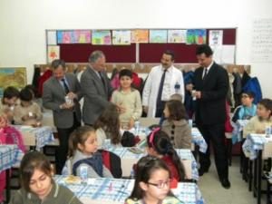 7641 ÖĞRENCİYE OKULUN İLK GÜNÜ SÜT DAĞITILDI