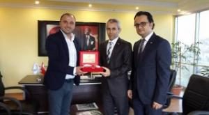 KIZILAYDAN KURUM AMİRLERİNE PLAKET