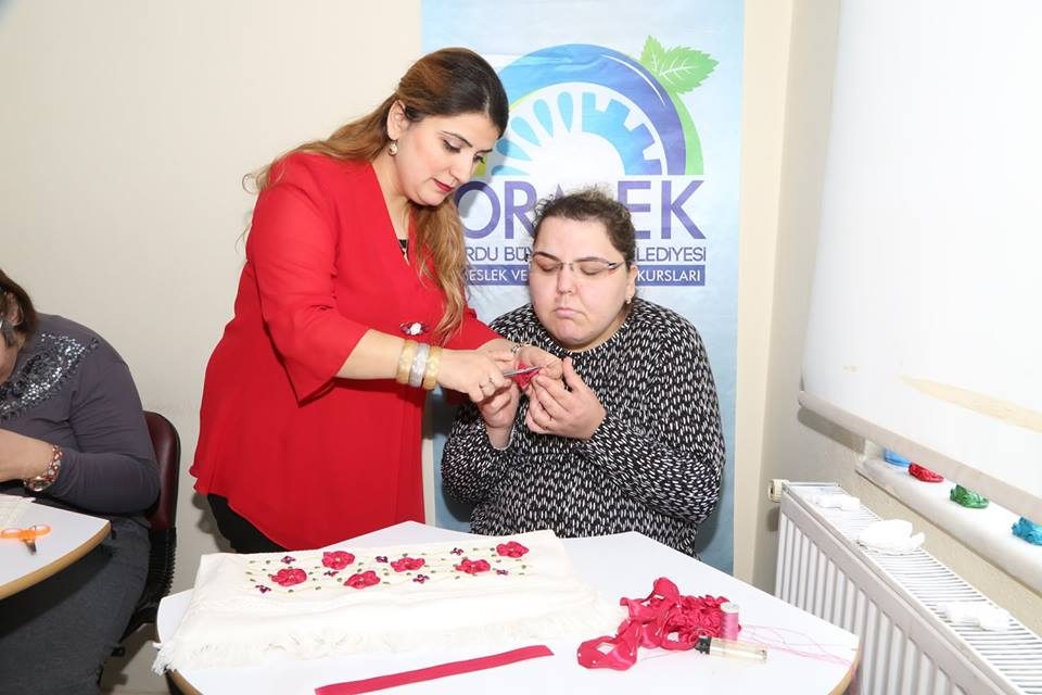 El emeği ürünleri sayesinde gelir sağlıyorlar