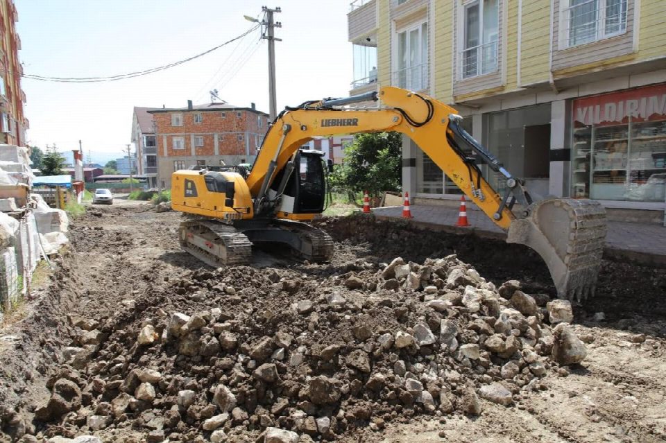 Kurtuluş mahallesi hal bölgesinde yollar konfora kavuşuyor