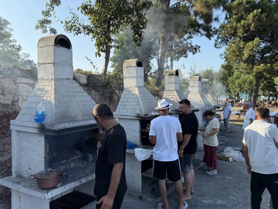 Fatsa belediyesi’nden Uzunkum plajı’na 9 yeni barbükü ünitesi