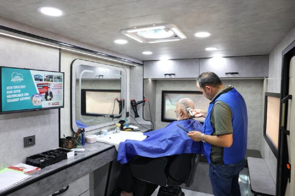 Hami amcanın mobil kuaför sevinci