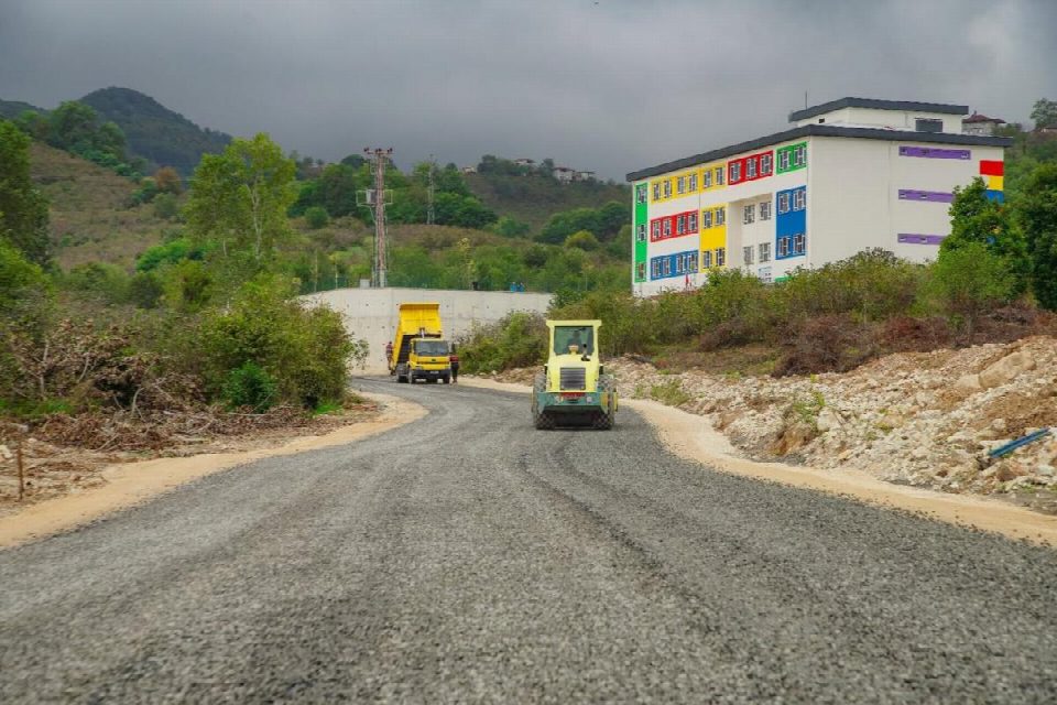 Fatsa belediyesi’nden eğitime destek: Okul yolları konforlu hale getirildi