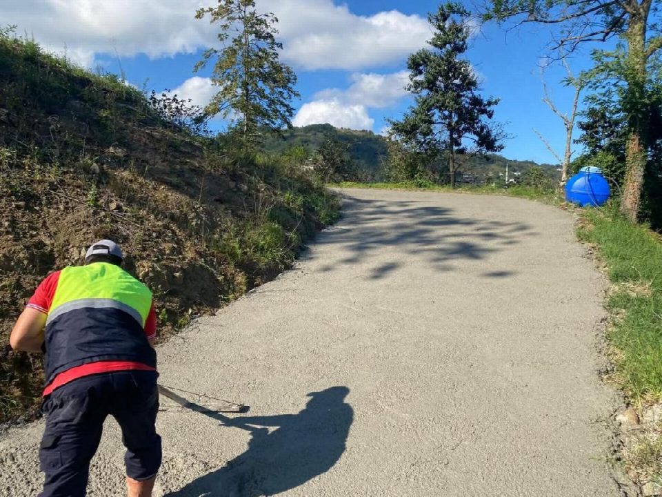 Fatsa belediyesi kırsalda daha kalıcı ve güvenli yollar yapıyor