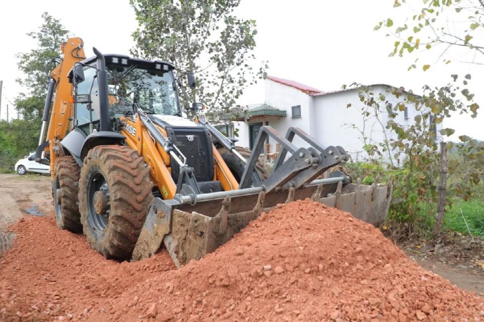 Kılıçlı mahallesi’nde beton yol çalışması tamamlanmak üzere