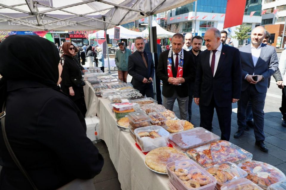 Vali Erol, Hayır Çarşısı Açılış Programına Katıldı