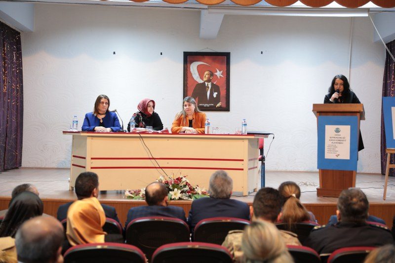 KADIN HAREKETİ PLATFORMU PANEL DÜZENLEDİ.