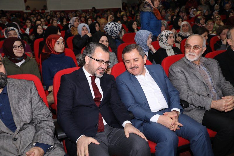 Kitap okumayan genç artık ne 8. sınıfta ne de üniversite sınavında başarılı olamayacak