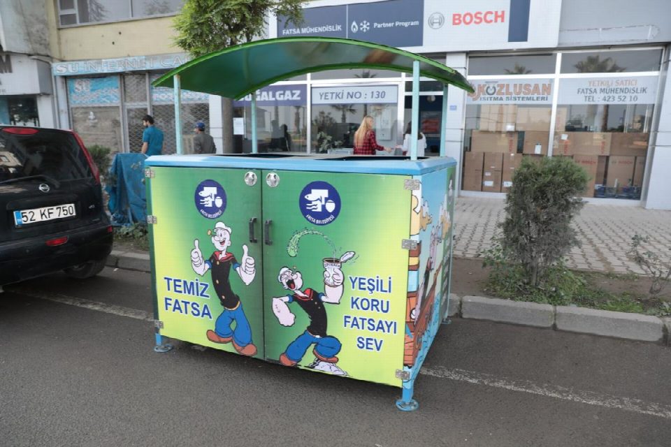 Çöp konteynırlarına estetik görüntü