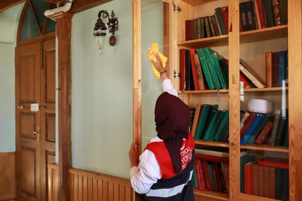 Büyükşehir’den cami temizliği