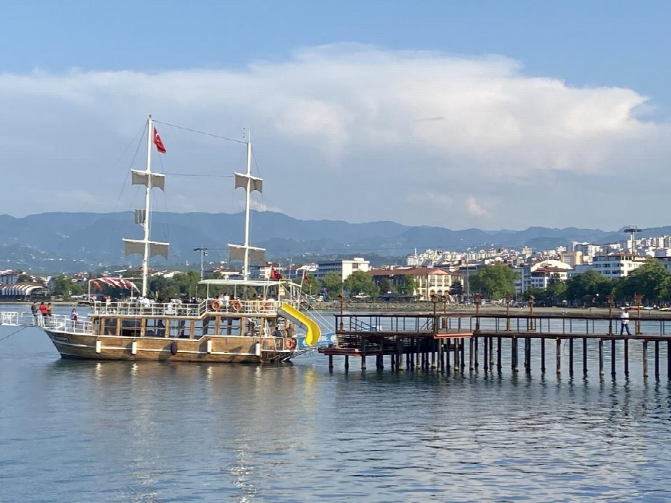 Ordu deniziyle barıştı..75 bini aşkın yerli ve yabancı turist denizden Ordu’yu izledi