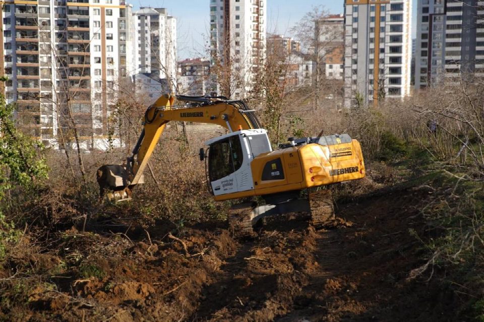 Dolunay mahallesinde yeni yol açma çalışması