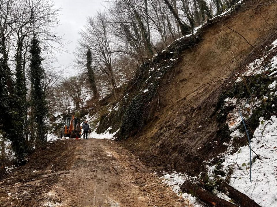 Fatsa belediyesi'nden heyelana hızlı müdahale