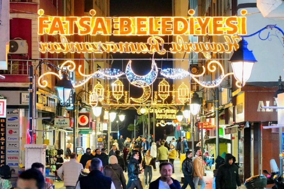 Fatsa ramazan ışıklarıyla aydınlandı