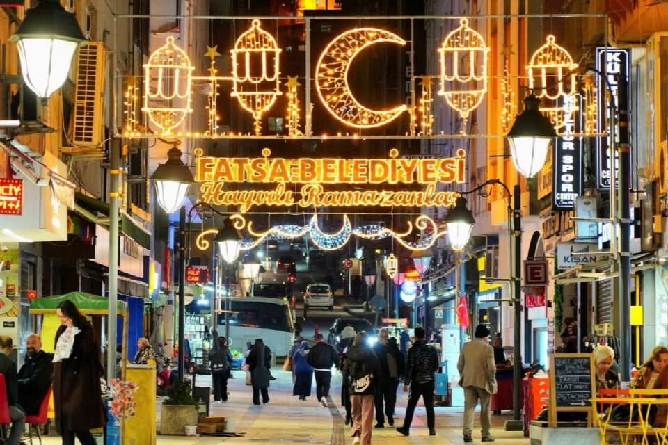 Fatsa ramazan ışıklarıyla aydınlandı
