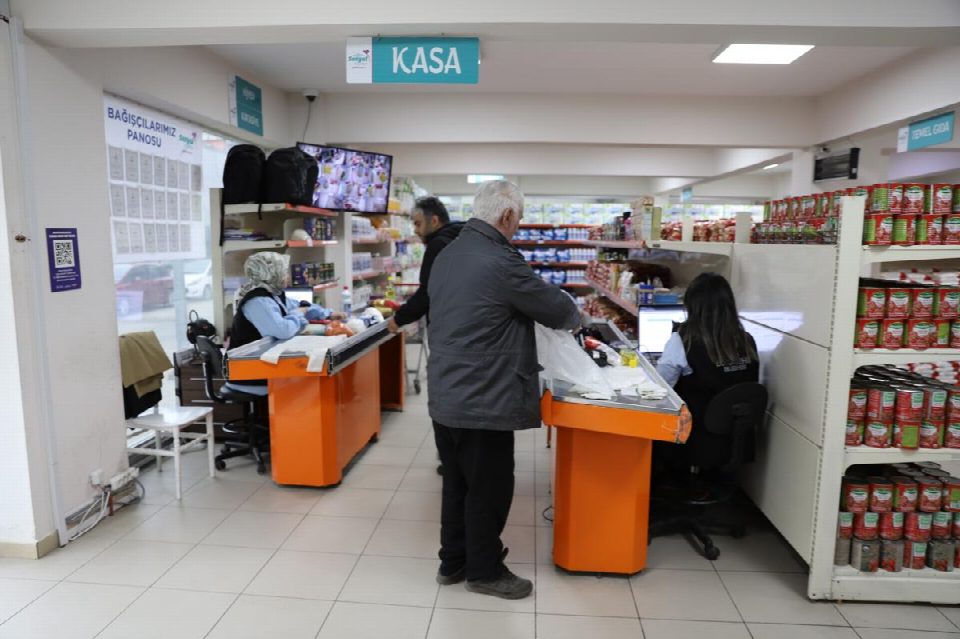 Sosyal market ramazan ayında ihtiyaç sahiplerini yalnız bırakmıyor