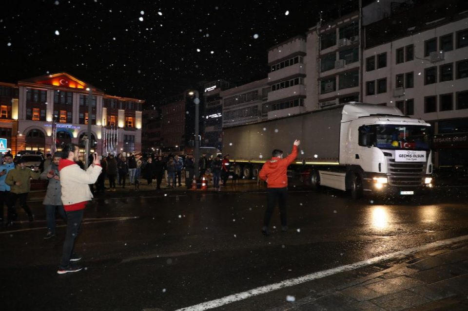 Ordu tek yürek oldu..Ordu’dan deprem bölgesine yardım yağıyor
