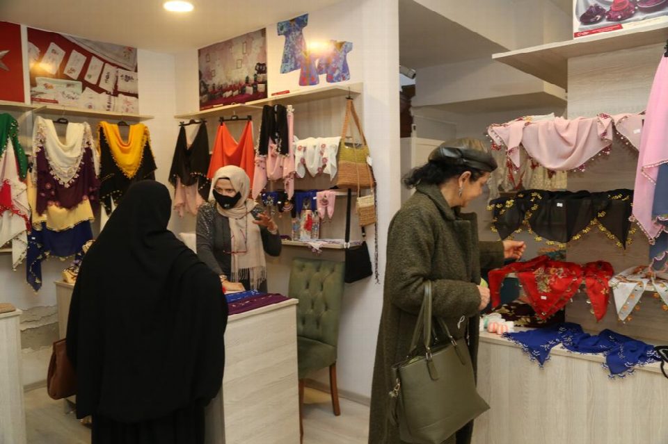 Ordulu kadınlar el emeği göz nuru ürünlerini el emeği çarşısında gelire dönüştürüyor