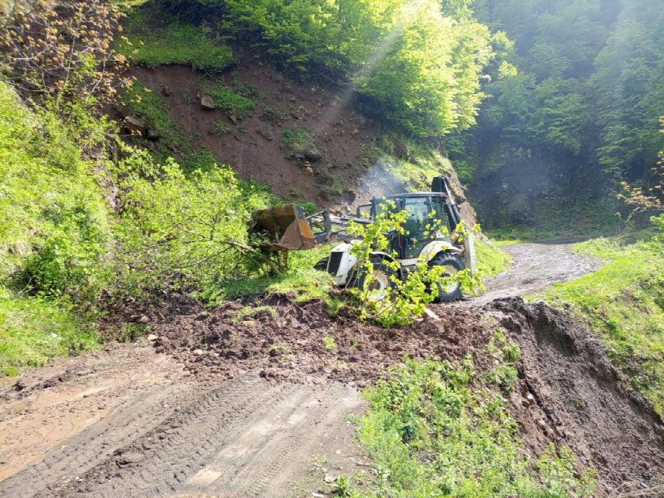 Ordu’da heyelan mesaisi… Büyükşehir seferber oldu