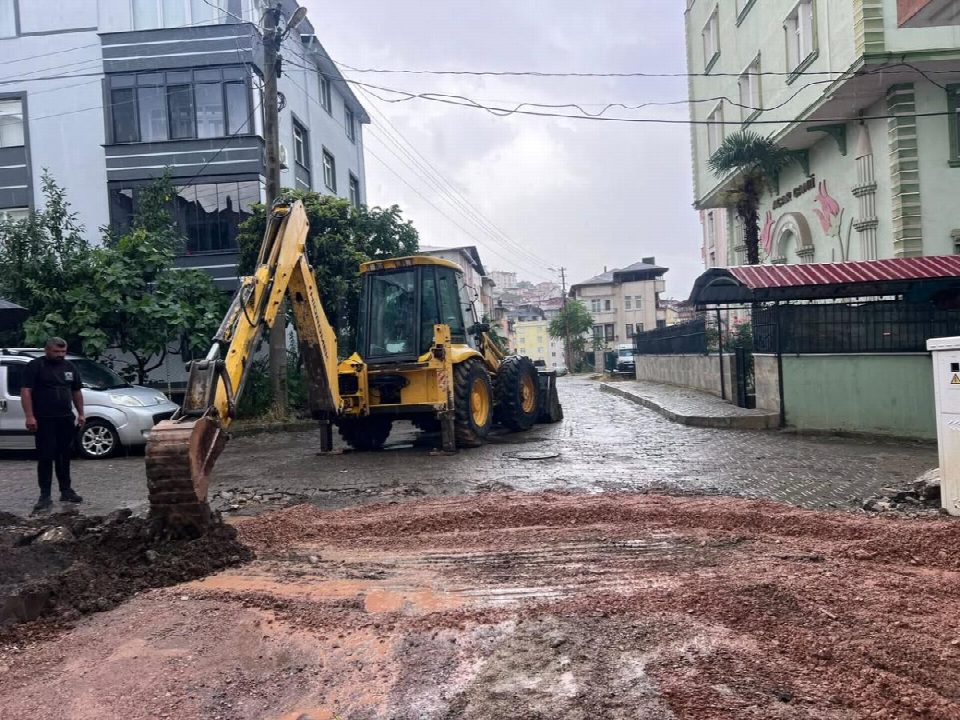 Sağanak sonrası belediye ekiplerinden hızlı müdahale