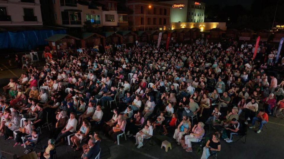 Kadir İnanır filmleriyle memleketinde anıldı