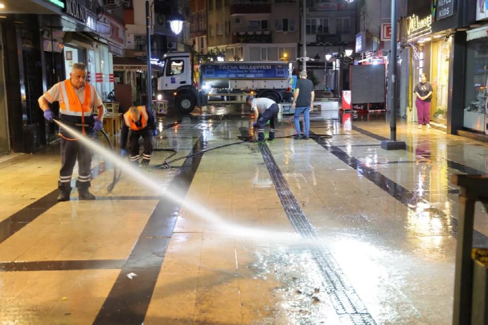 Fatsa’da mazgal temizliği ve yıkama çalışması