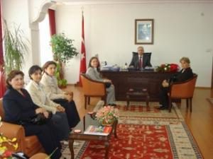 KAYMAKAM YURDAER'E HEMŞİRELERDEN ZİYARET