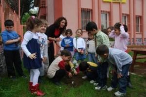 Minik Kelebekler Ağaç Fidanı Dikti