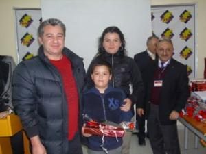BAŞARILI ÖĞRENCİLERE HEDİYELER VERİLDİ