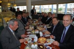 Dostluk Kahvaltısında bir araya geldiler