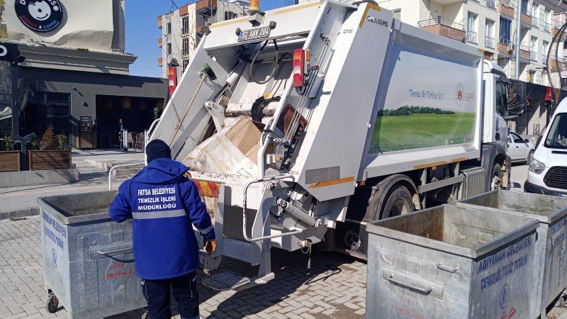 Fatsa’nın temizlik ekibi deprem bölgesinde desteğe devam ediyor