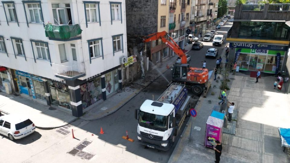 Metruk binaların yıkılması ile şehir estetik görünüme kavuşuyor