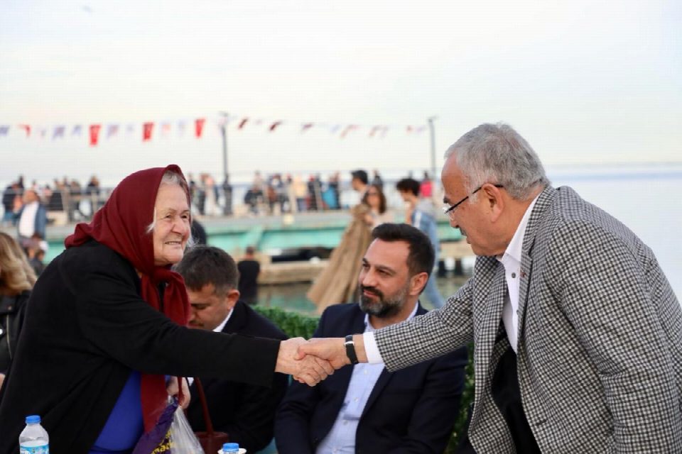 Hamsi festivalinde başkan Güler’e yoğun ilgi.... Başkan Güler, “Daha güzel günler bizi bekliyor”