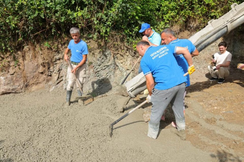 Yılların yol sorunu beton yolla çözüldü