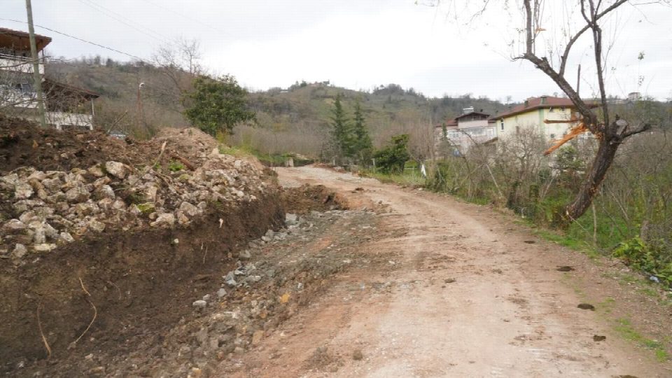 MEŞEBÜKÜ DİPKÖY SOKAK YOLU GENİŞLETİLDİ
