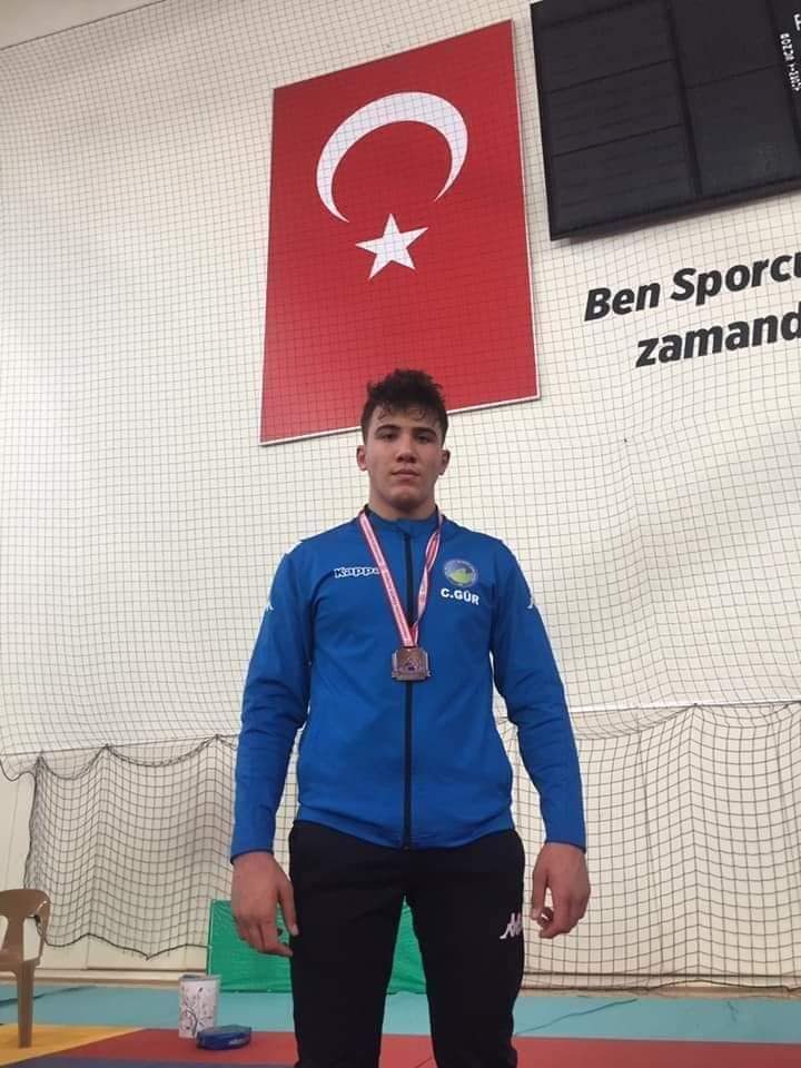 AYBASTILI İKİ GÜREŞCİMİZ TÜRKİYE ŞAMPİYONASINDA