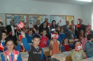 TDP İLE KIZILAY ÖĞRENCİLERİ SEVİNDİRDİ
