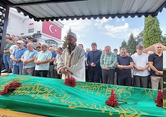 Ordu TSM Koro Şefi Engin Candan'a ağladı