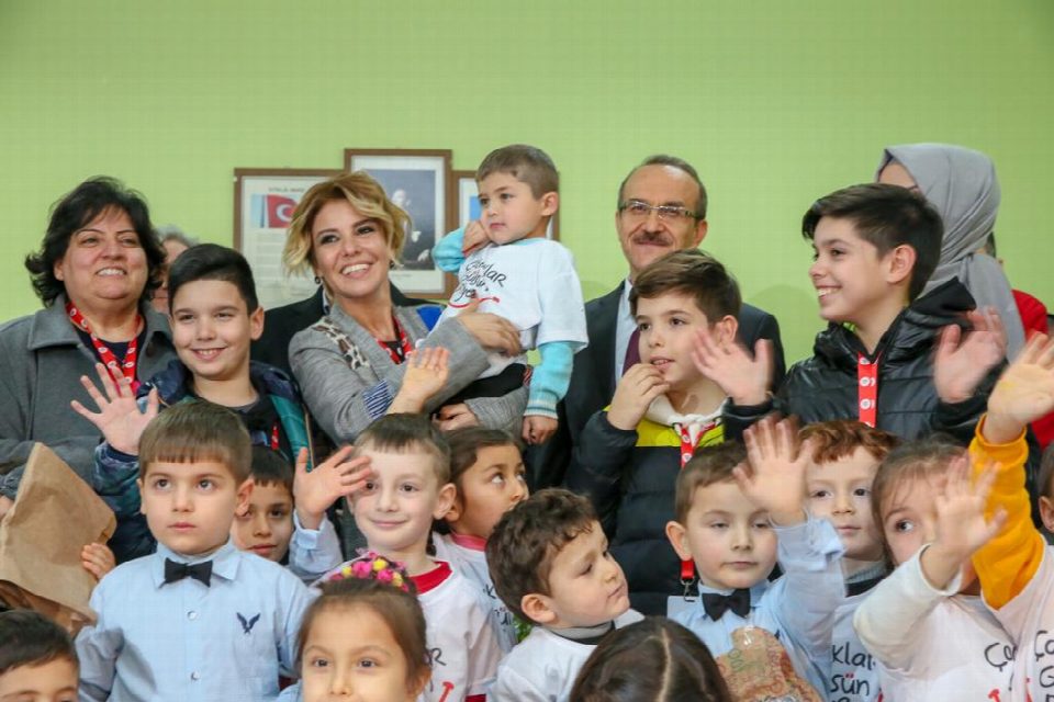 Sanatçı Gülben Ergen bir okul daha açtı