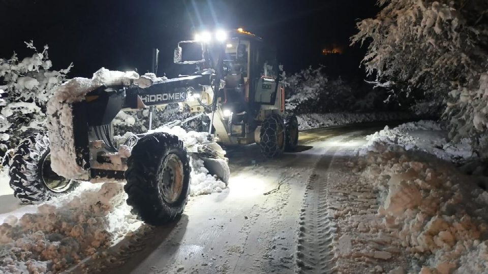 Yüksek kesimlerde ekipler sahada... 134 mahalle yolu ile 15 hasta ve 7 cenazeye müdahale edildi