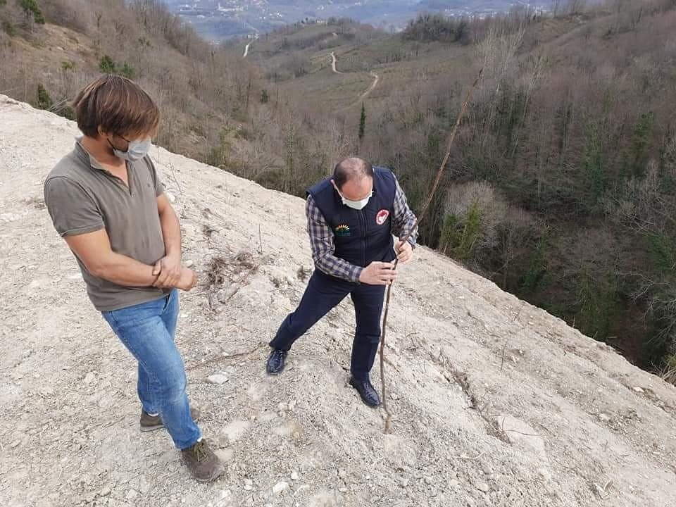 Bakarsan bağ, bakmazdan dağ olur...