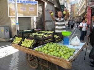ARMUTÇULAR RAMAZAN AYINDAKİ İŞLERDEN MEMNUN